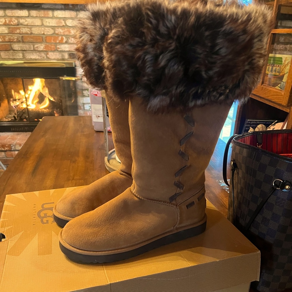 Women’s new size 10 Rosana limited edition UGGS